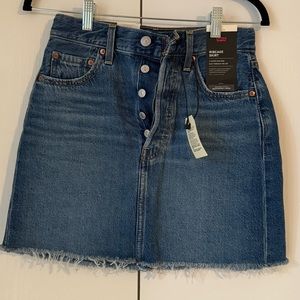 Levi’s rib cage denim skirt